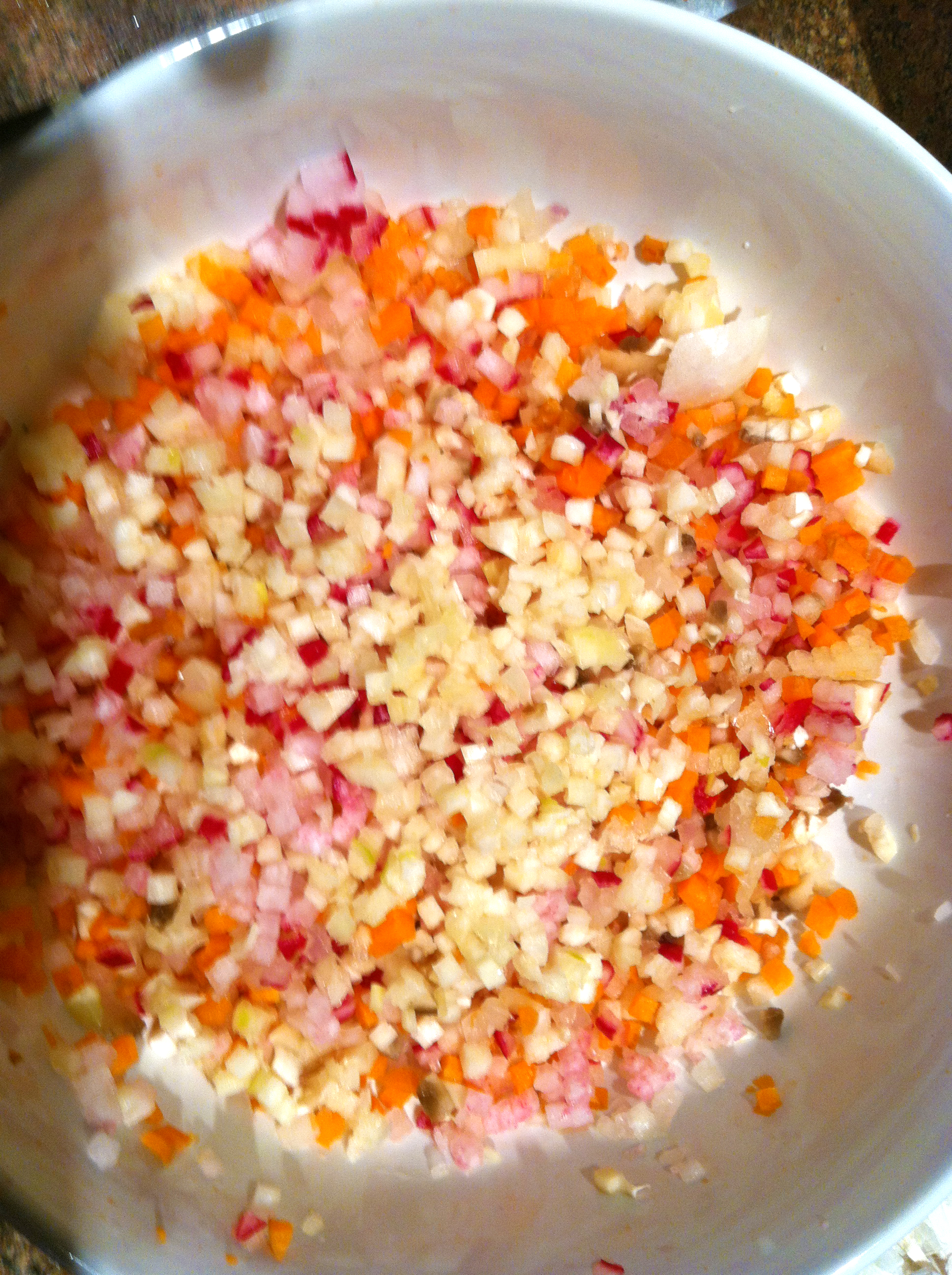 Finely diced food demonstrating the resulting cut